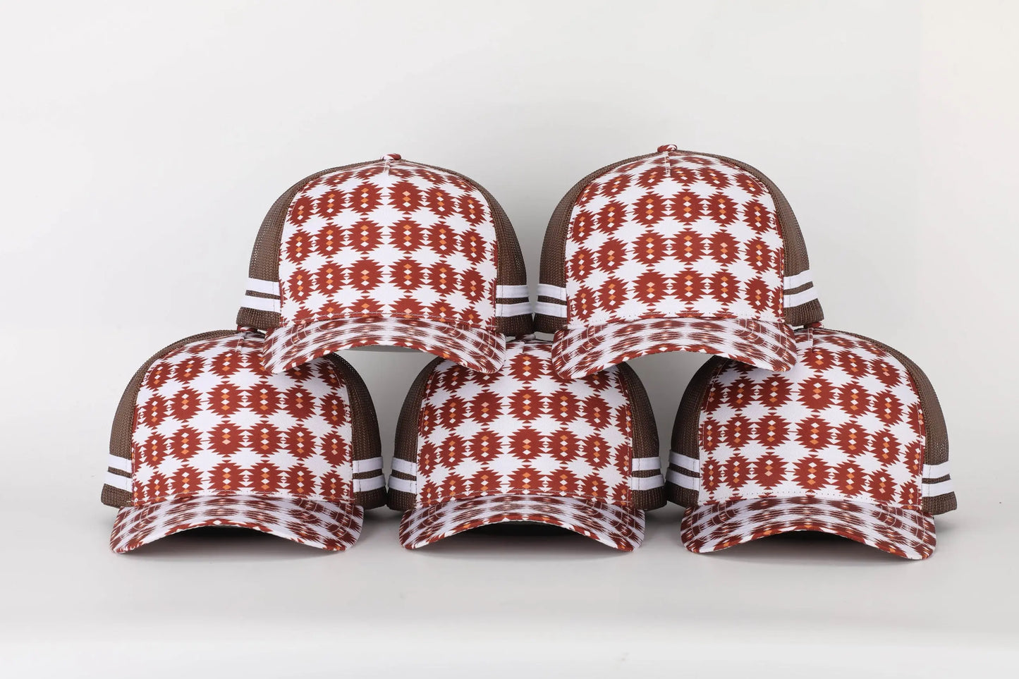 White Trucker cap.
White, brown, cream & tan pattern.
Brown mesh & snapback.
Cotton material.
One size fits most, 59cm.
Snapback enclosure for a custom and secure fit.